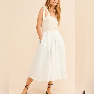 Size S/M. Free people. Kourt maxi dress with pockets. Great condition.